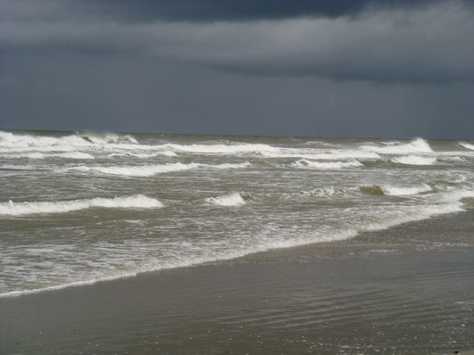 Charlotte Deppisch - Weisheitsperle Meer und Strand vor einem Sturm