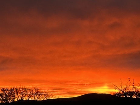 Knallroter Sonnenuntergang