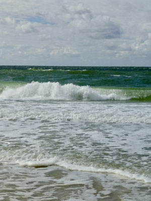 Weisheit Mächtige Welle, Kraftvolle Wellen rollen an den Strand